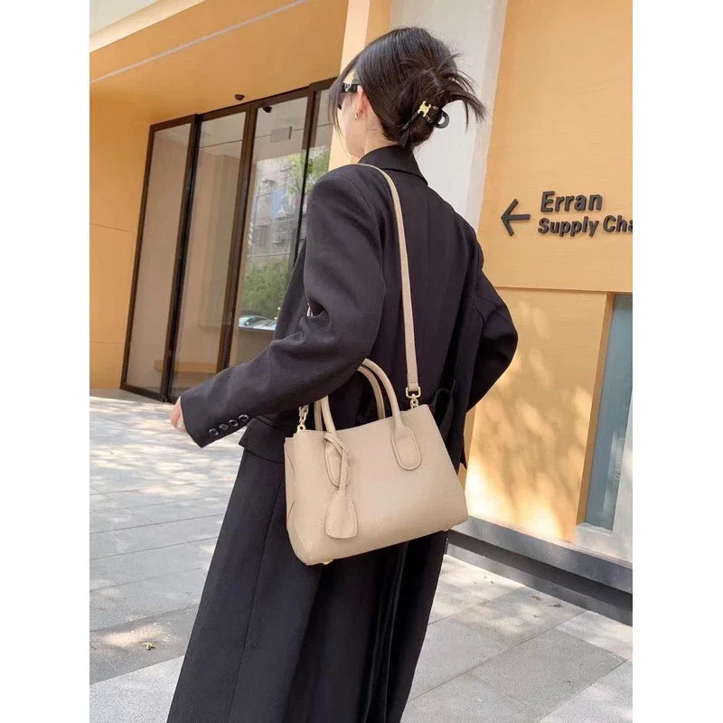 Bolso de Mujer Mediano Estructurado con 3 Compartimentos y Correa Cruzada Modelo Lorraine